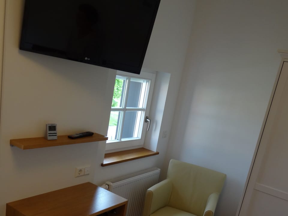 Single Room, Ensuite, Garden View