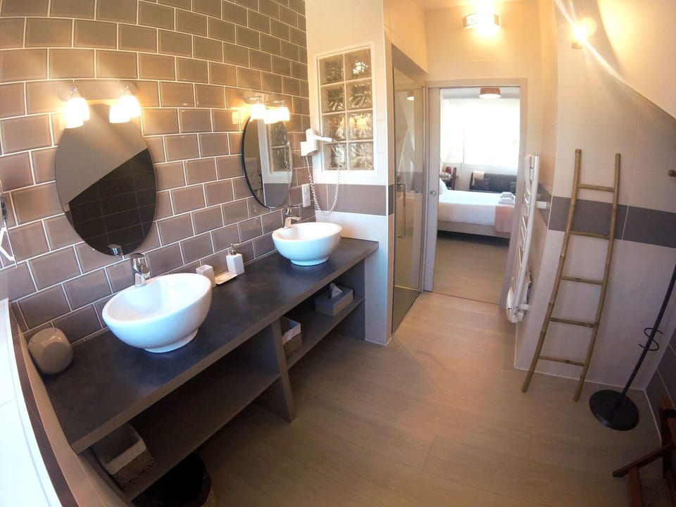 Superior Double or Twin Room, Ensuite (Bassin) | Bathroom