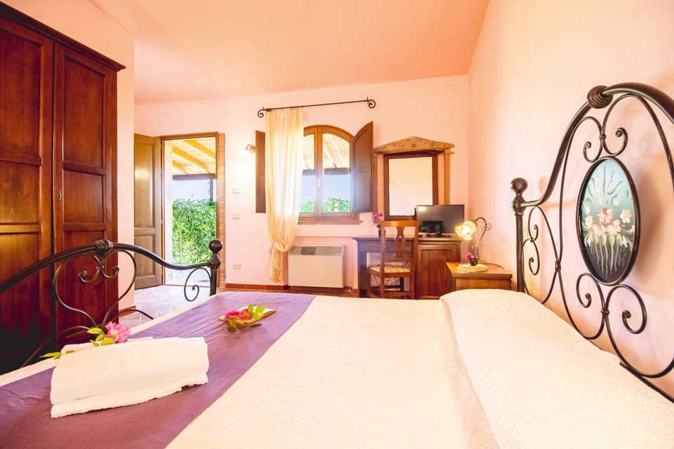 Room, Valley View | Minibar, desk, blackout drapes, free WiFi