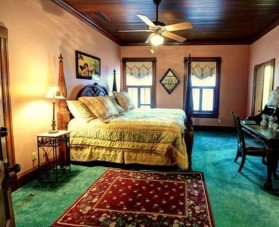 Room, Private Bathroom (Angels Among Us) | Iron/ironing board (on request), WiFi (free), individually decorated