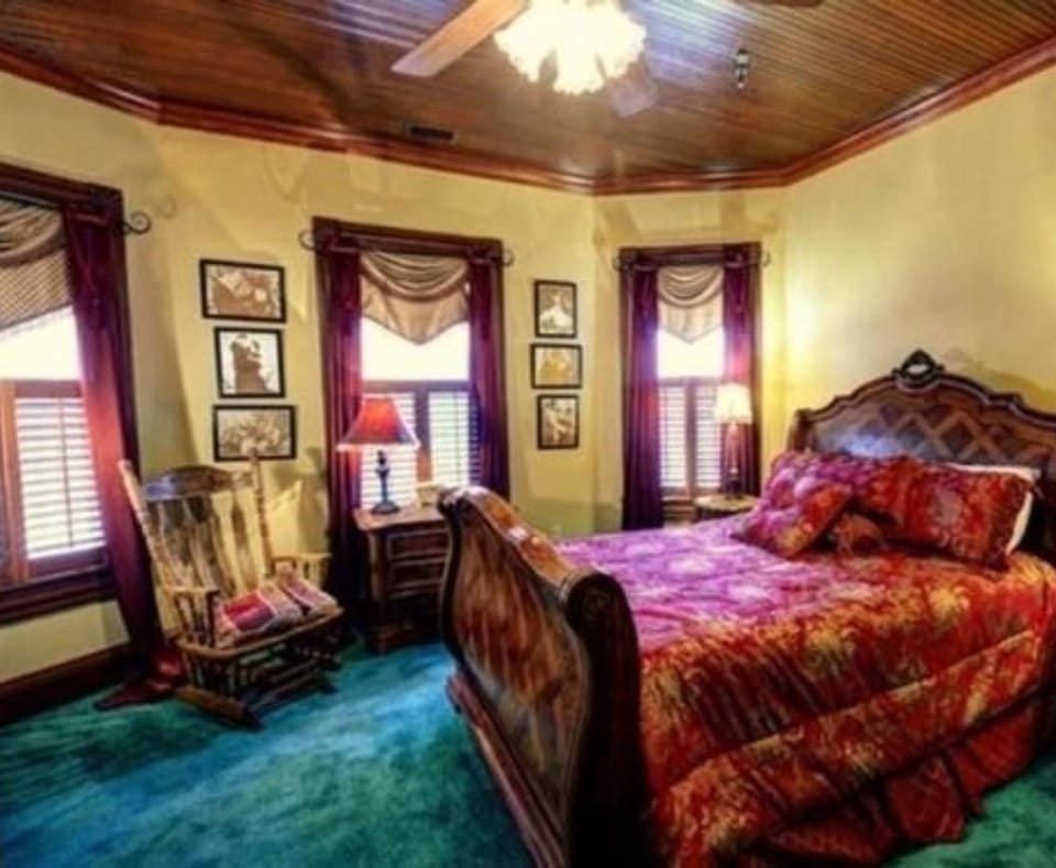 Room, Private Bathroom (Southern Charm) | Individually decorated, individually furnished, iron/ironing board