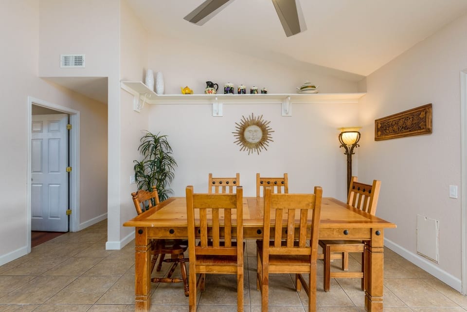 House, 4 Bedrooms | Private kitchen | Coffee/tea maker, fridge, microwave, oven