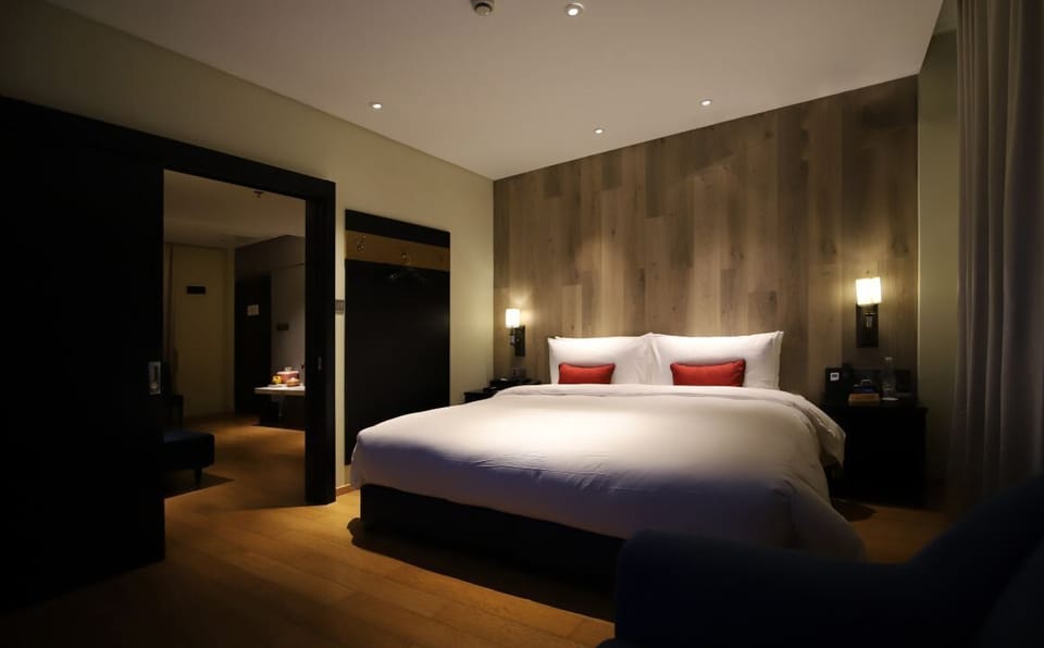 Family Suite | Premium bedding, minibar, blackout drapes, soundproofing