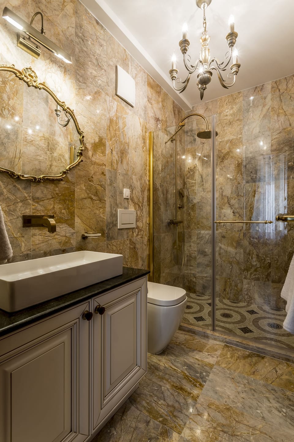 Luxury Suite Piaca - Other location, 3 min away | Bathroom | Shower, rainfall showerhead, free toiletries, hair dryer