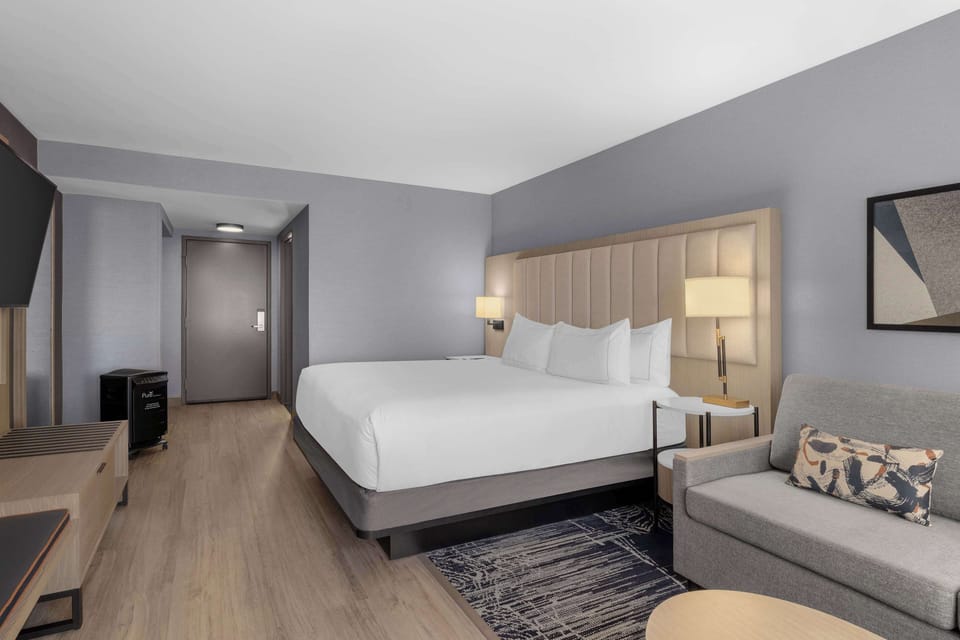Premium bedding, pillowtop beds, in-room safe, desk