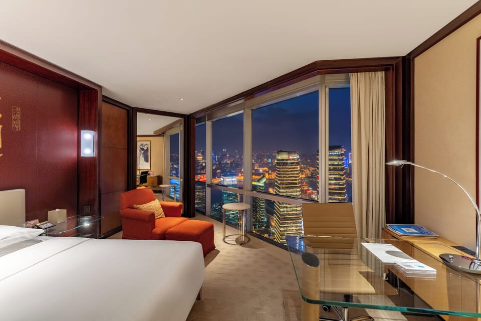 Premium bedding, down comforters, minibar, in-room safe