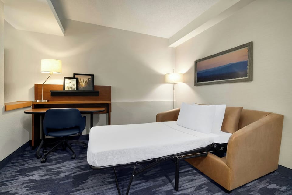 Suite, 1 King Bed with Sofa bed | Desk, iron/ironing board, free cribs/infant beds, free WiFi