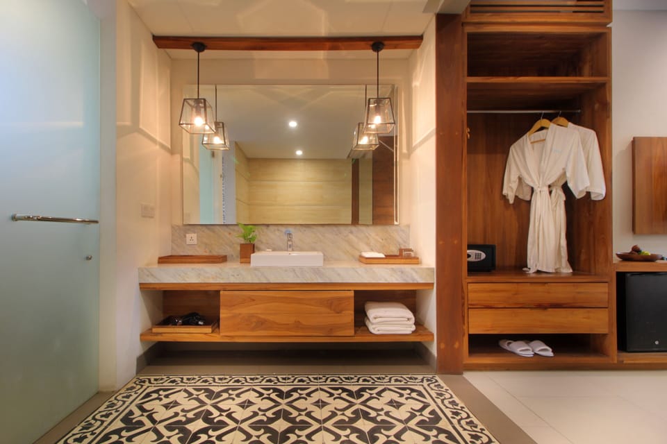Premier Room, 1 King Bed | Wardrobe