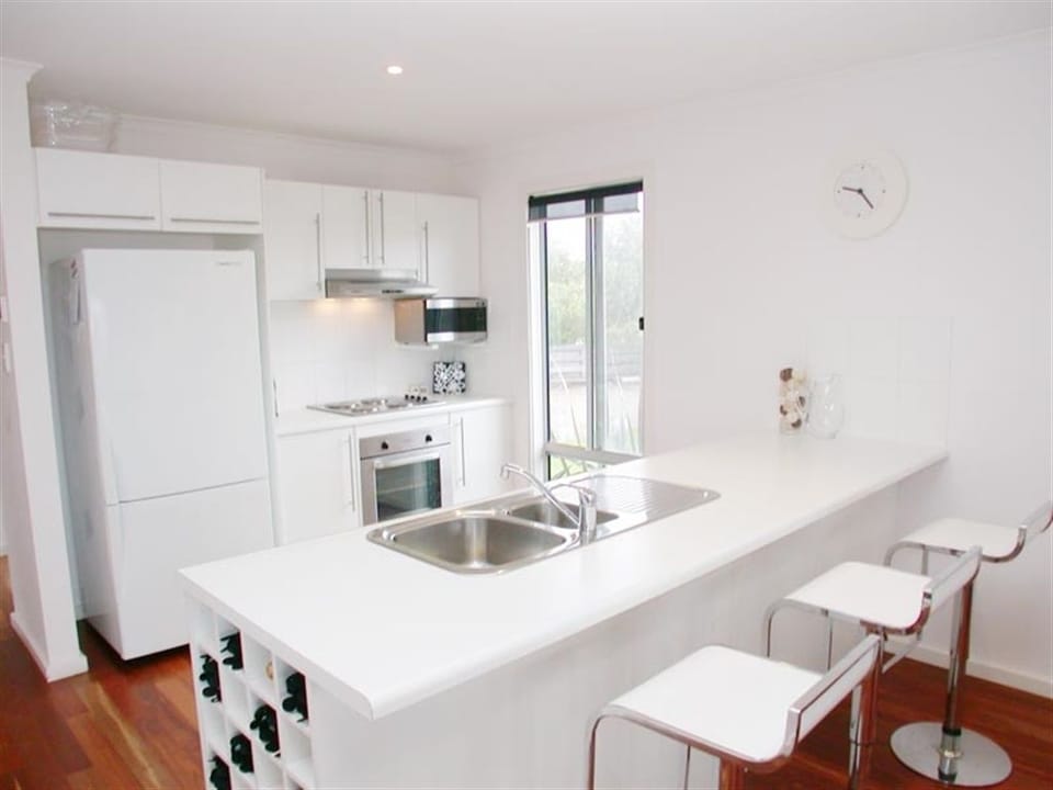 Do Drop Inn | Private kitchen | Full-size fridge, microwave, oven, stovetop