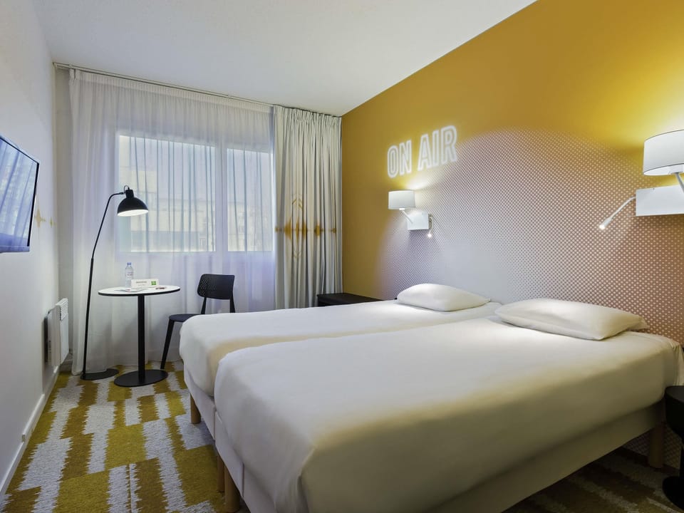 Standard Room, 2 Twin Beds | Desk, blackout drapes, soundproofing, free WiFi