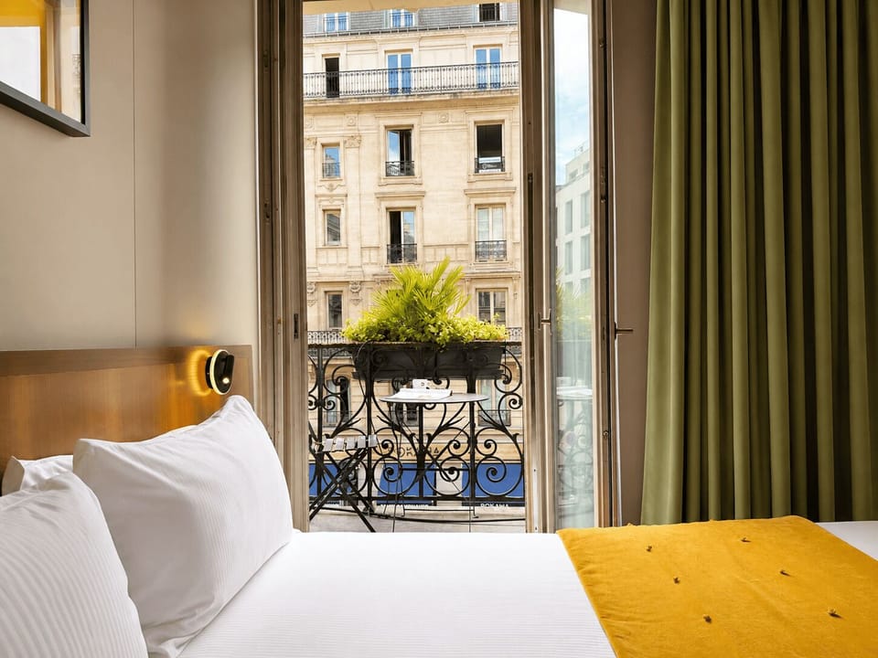 Double Room, Balcony | Minibar, in-room safe, desk, soundproofing