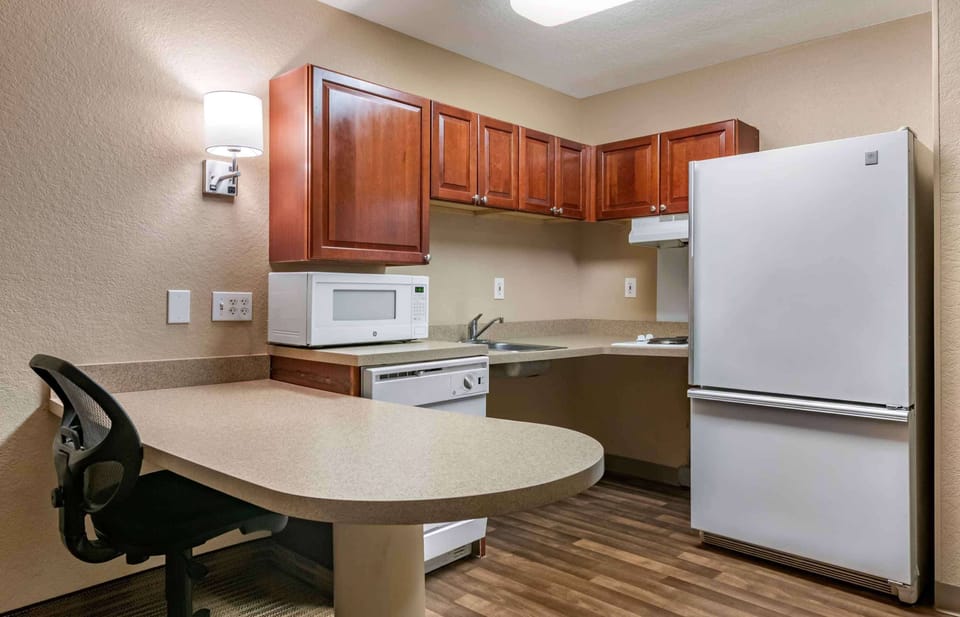 Deluxe Studio, 1 Double Bed with Sofa bed, Accessible, Non Smoking | Pillowtop beds, desk, blackout drapes, iron/ironing board
