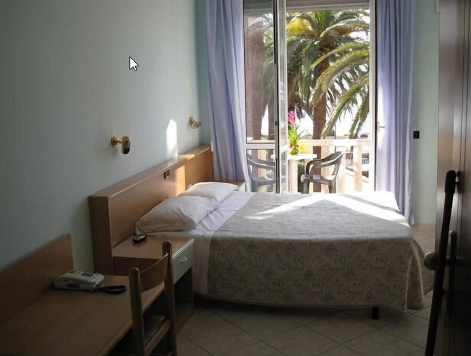 Double Room, Balcony | In-room safe, desk, cribs/infant beds, free WiFi