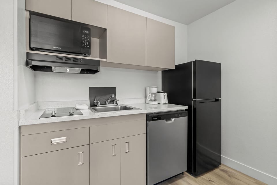 Suite, 2 Twin Beds, Non Smoking (Efficiency, Upgrade) | Private kitchen | Full-size fridge, microwave, stovetop, cookware/dishes/utensils
