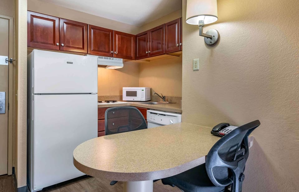 Suite, 1 Bedroom, Non Smoking | Desk, iron/ironing board, WiFi (free), bed sheets