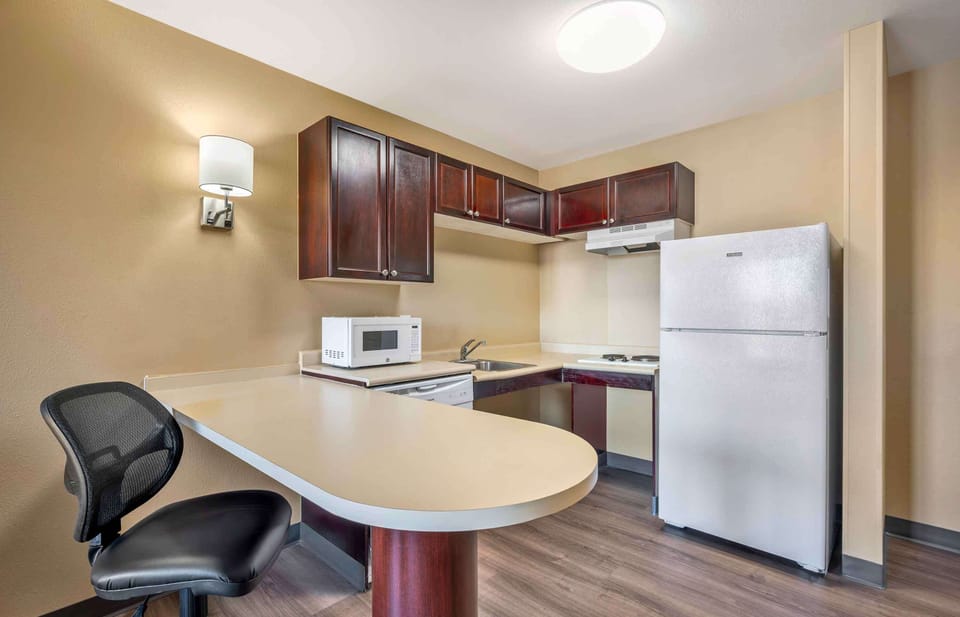 Deluxe Studio, 1 King Bed with Sofa bed, Non Smoking | Pillowtop beds, in-room safe, desk, blackout drapes