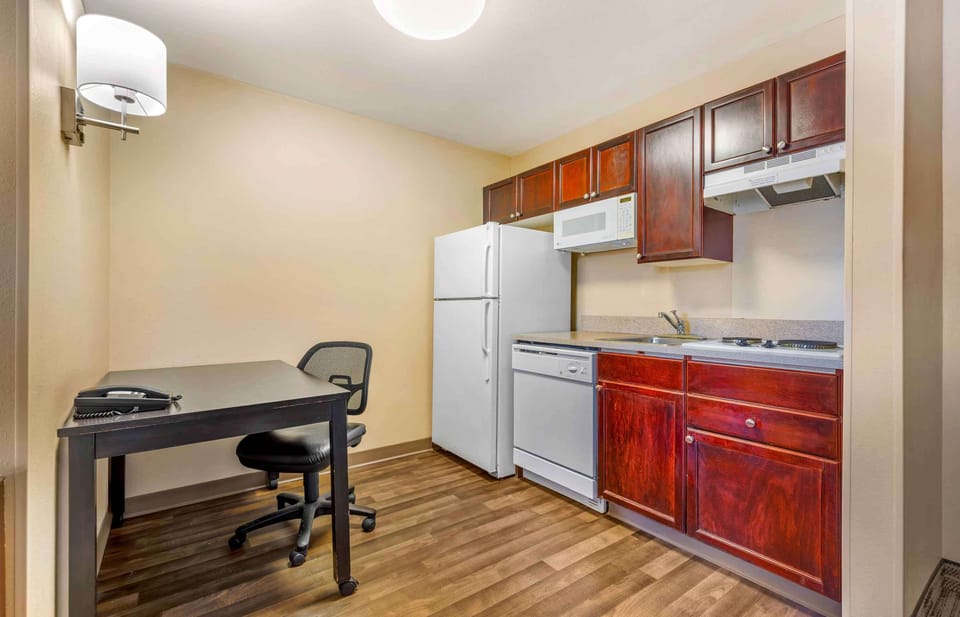 Superior Studio, 1 Double Bed, Accessible, Non Smoking | Pillowtop beds, in-room safe, desk, blackout drapes