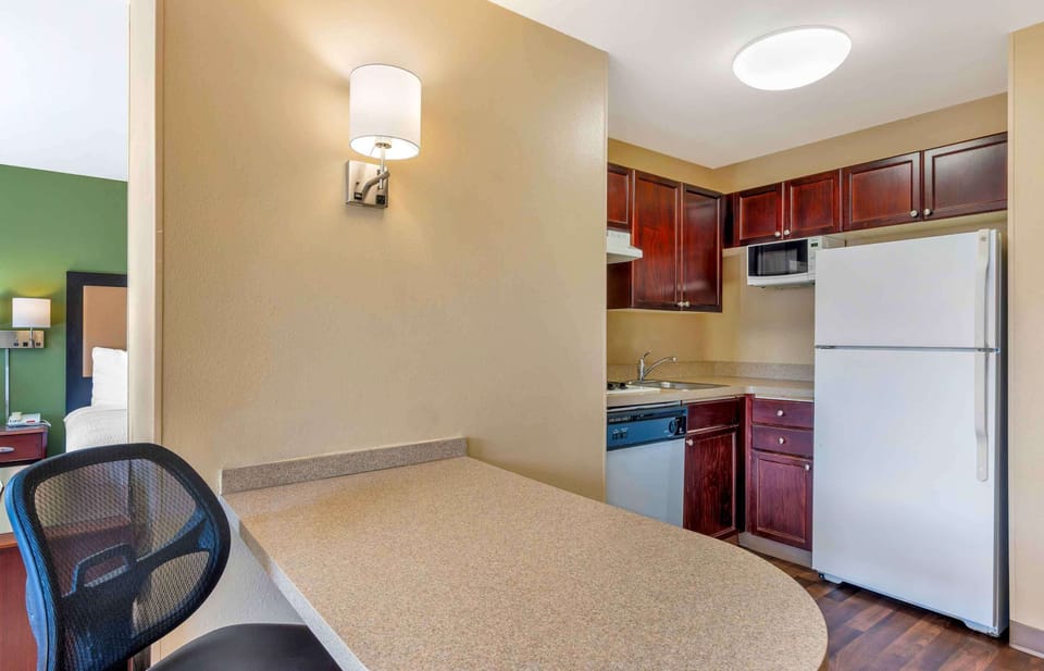 Deluxe Studio, Multiple Beds, Non Smoking | Pillowtop beds, in-room safe, desk, blackout drapes
