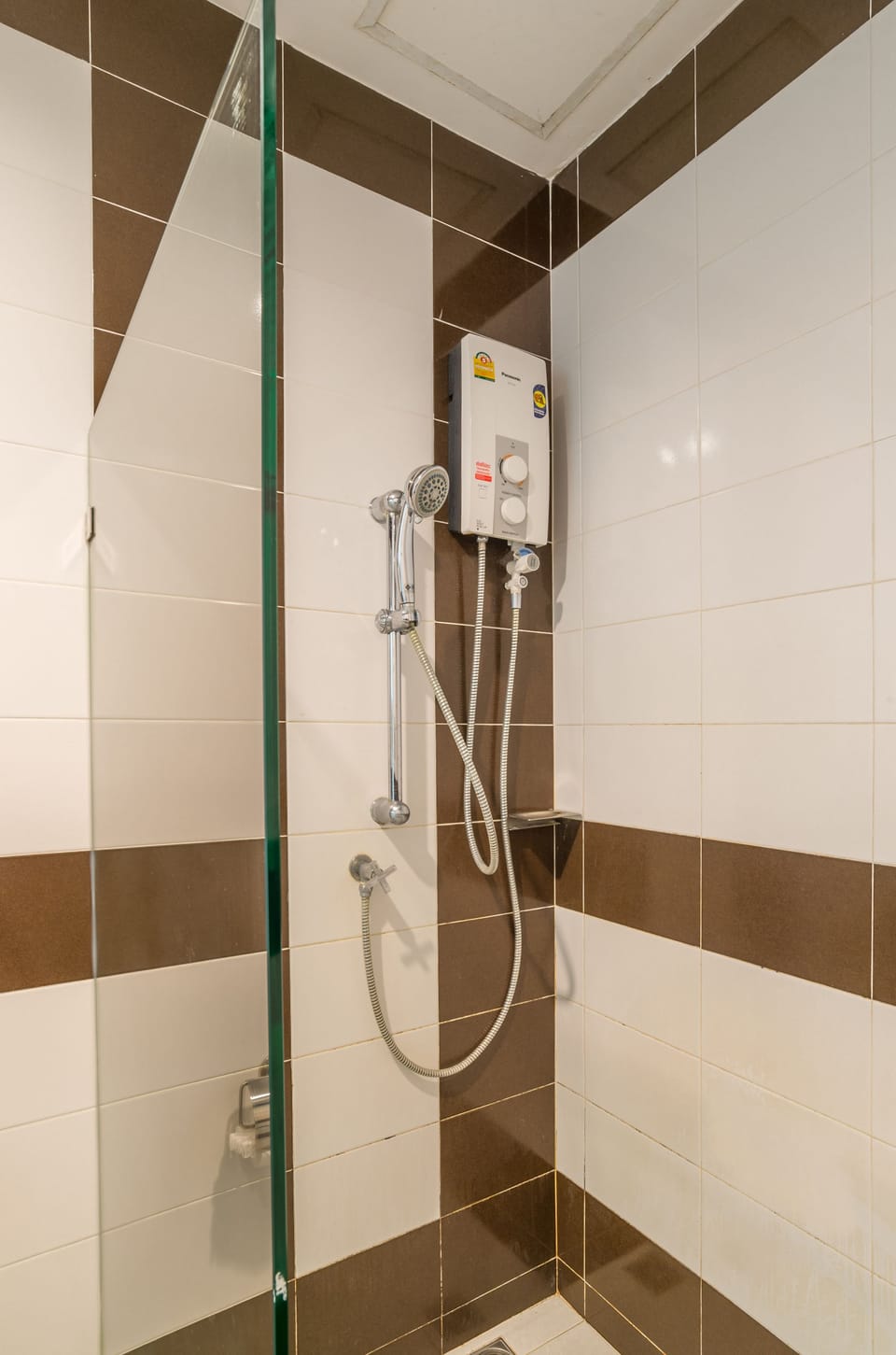 Superior Room | Bathroom amenities | Shower, free toiletries, towels
