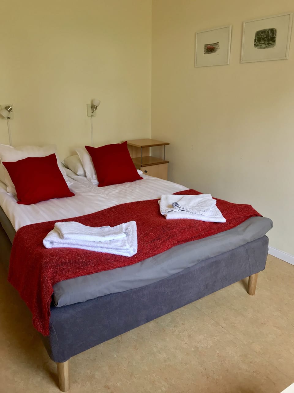 Standard Triple Room, Private Bathroom (Hotellbyggnad) | Desk, laptop workspace, iron/ironing board, free WiFi