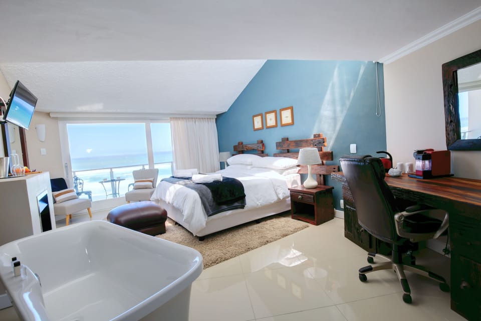 Room 4  | Premium bedding, minibar, in-room safe, desk