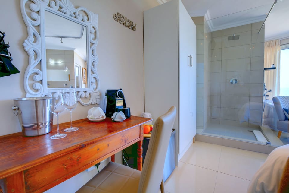 Room 2 | Premium bedding, minibar, in-room safe, desk