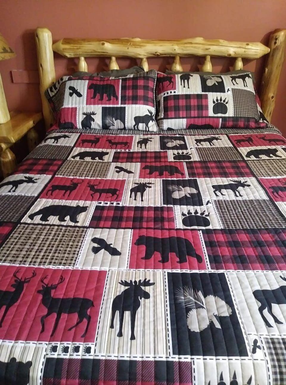 Blackout drapes, free WiFi, bed sheets