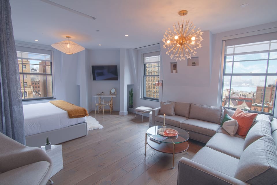 Hypo-allergenic bedding, down comforters, in-room safe, desk