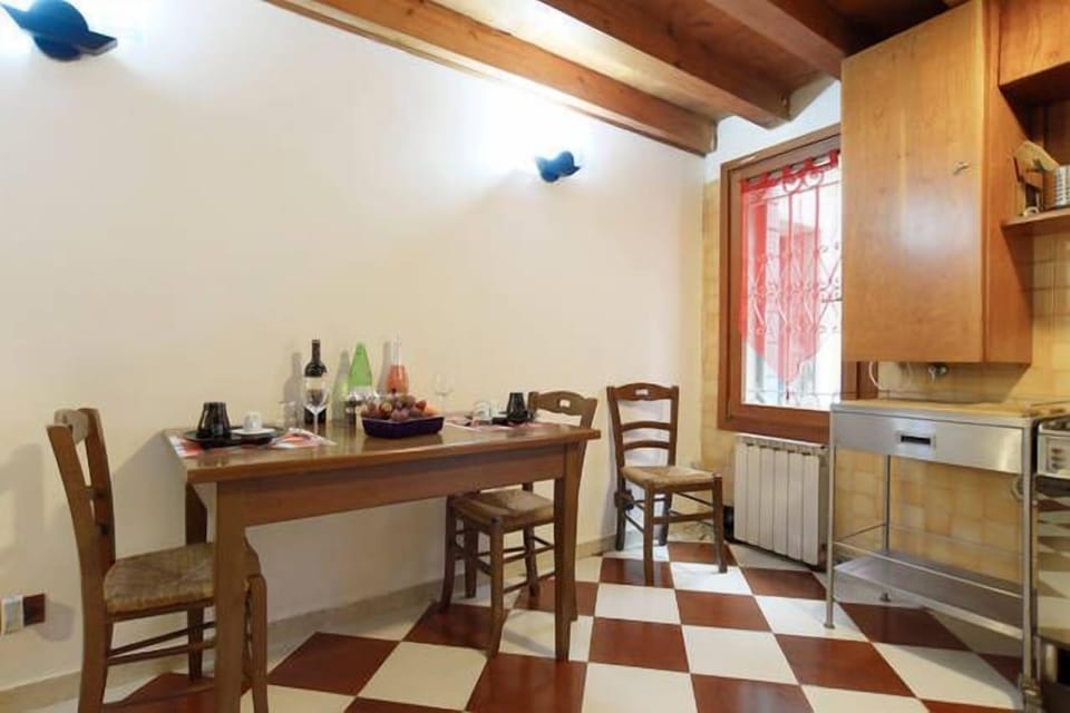 Apartment, 1 Bedroom | Private kitchen | Fridge, stovetop, cookware/dishes/utensils, dining table