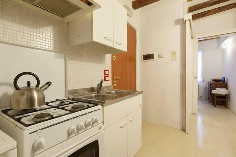 Apartment, 1 Bedroom | Private kitchenette | Fridge, stovetop, cookware/dishes/utensils