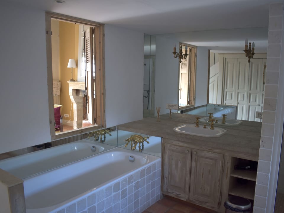 Suite, Ensuite (Les Oliviers) | Bathroom | Free toiletries