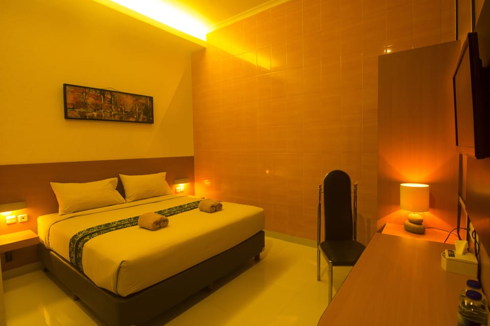 Deluxe Double Room | Desk