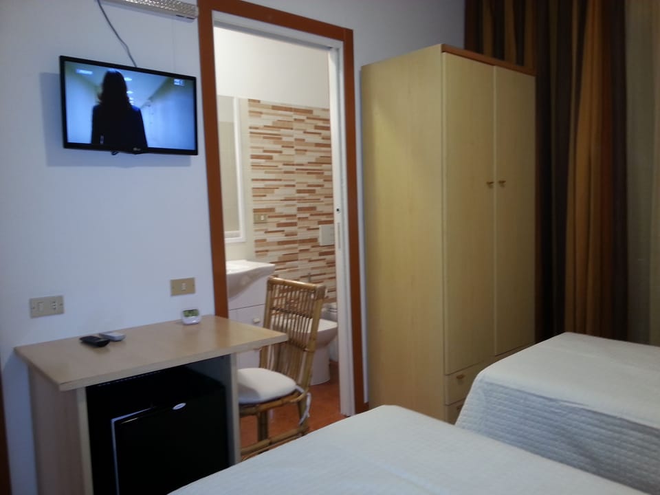 Standard Triple Room, Terrace, Ocean View | Room amenity