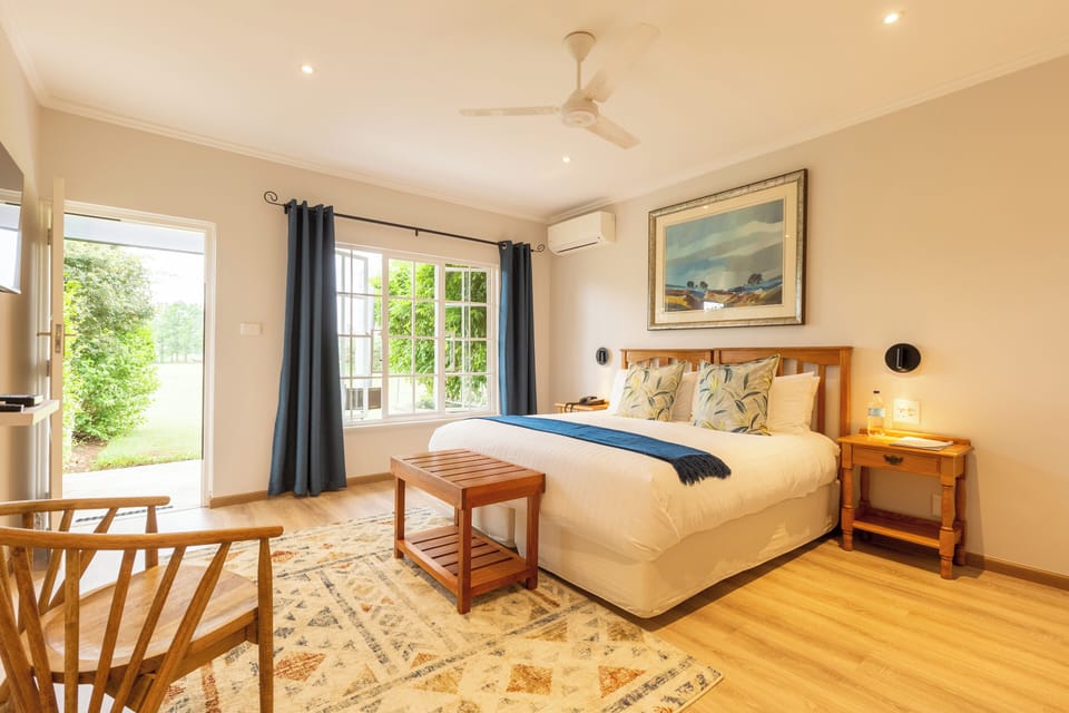 Deluxe Double Room, 1 King Bed | Premium bedding, in-room safe, individually furnished, soundproofing