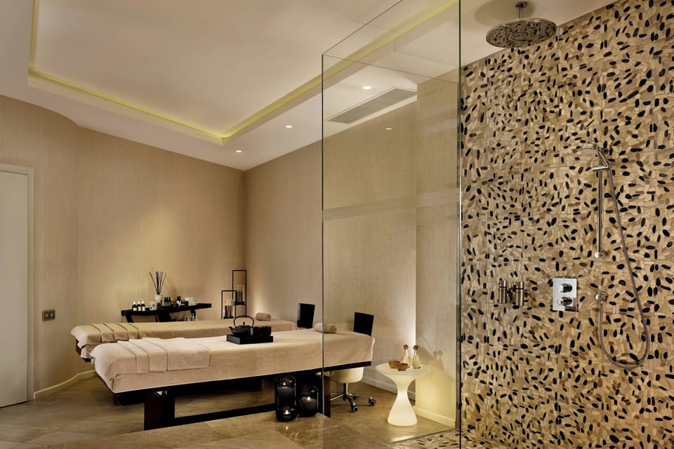 Sauna, hot tub, steam room