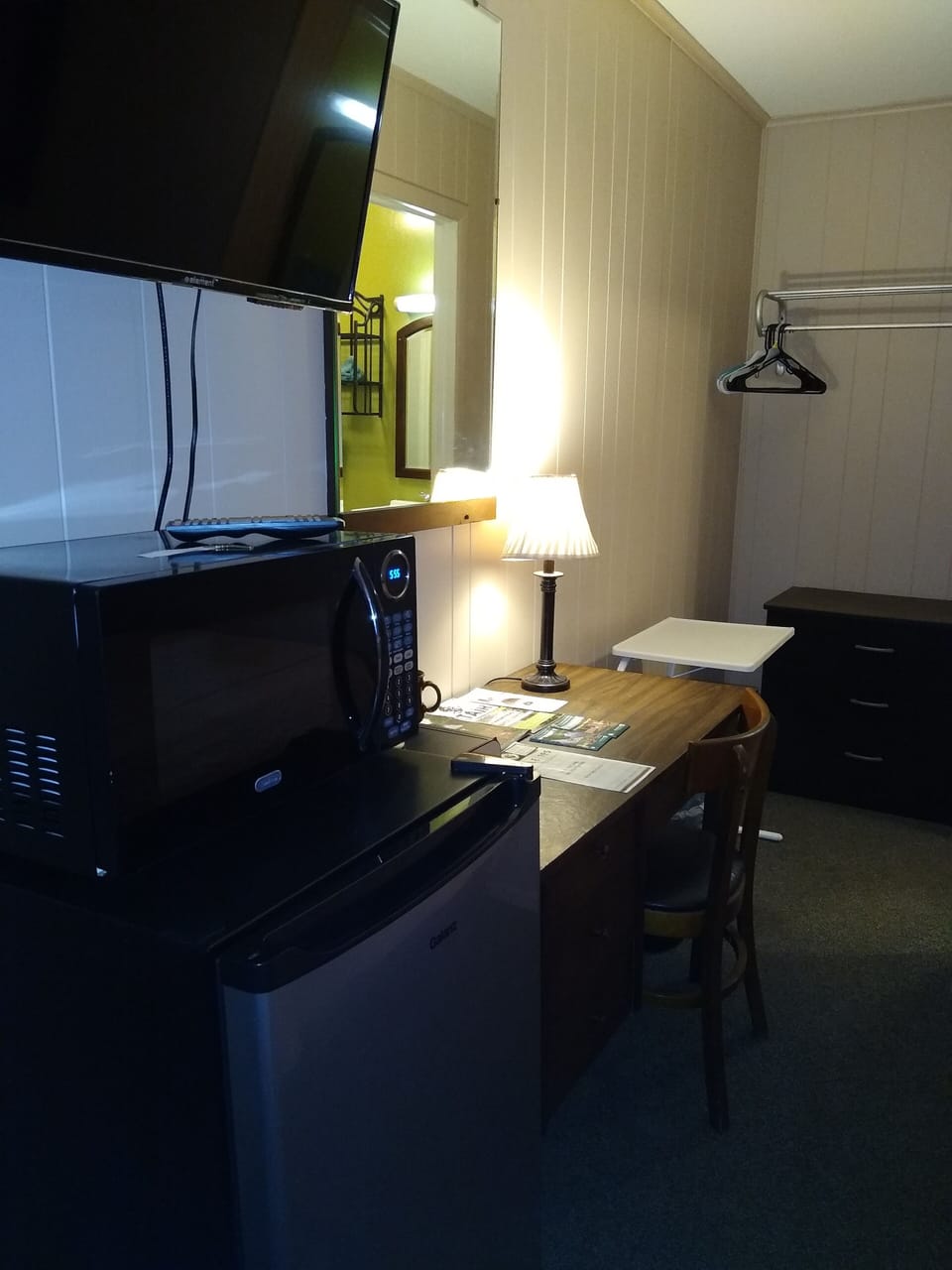 Triple Room, Multiple Beds, Non Smoking | Desk, laptop workspace, blackout drapes, WiFi (free)