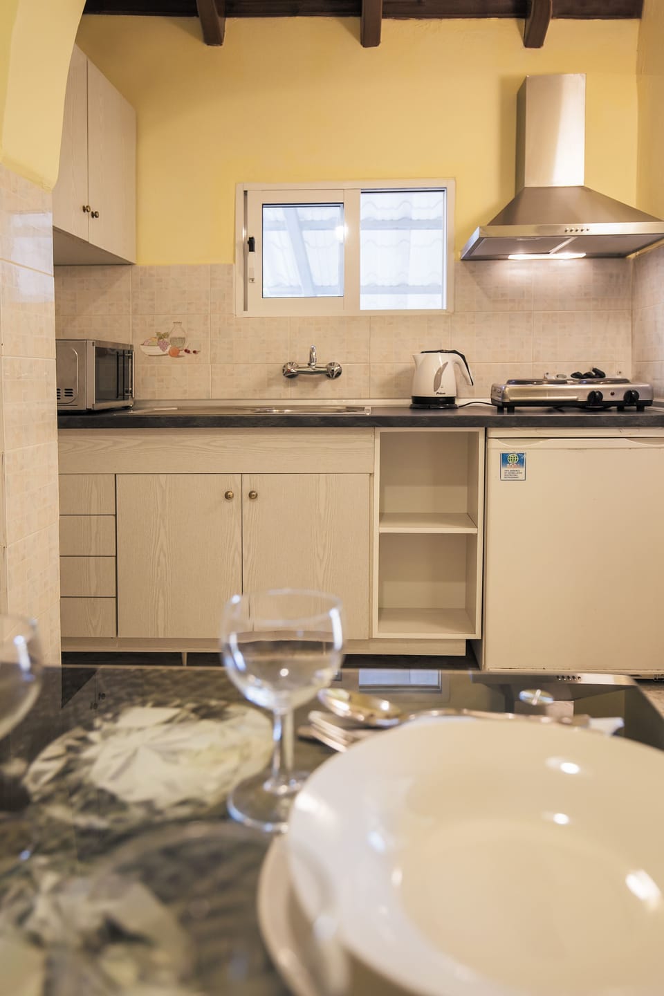 Deluxe Suite, 2 Bedrooms, Kitchen, Annex Building | In-room dining