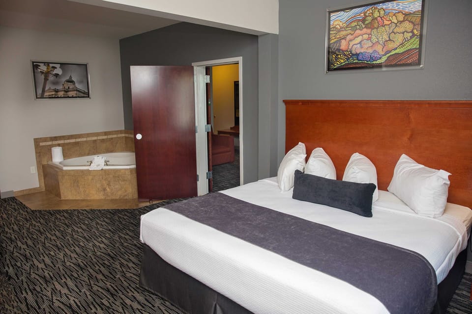 Deluxe Suite, 1 King Bed with Sofa bed, Non Smoking | Premium bedding, in-room safe, individually decorated