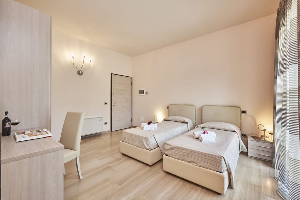 Basic Room, 1 Bedroom, Non Smoking | Down comforters, desk, cribs/infant beds, rollaway beds