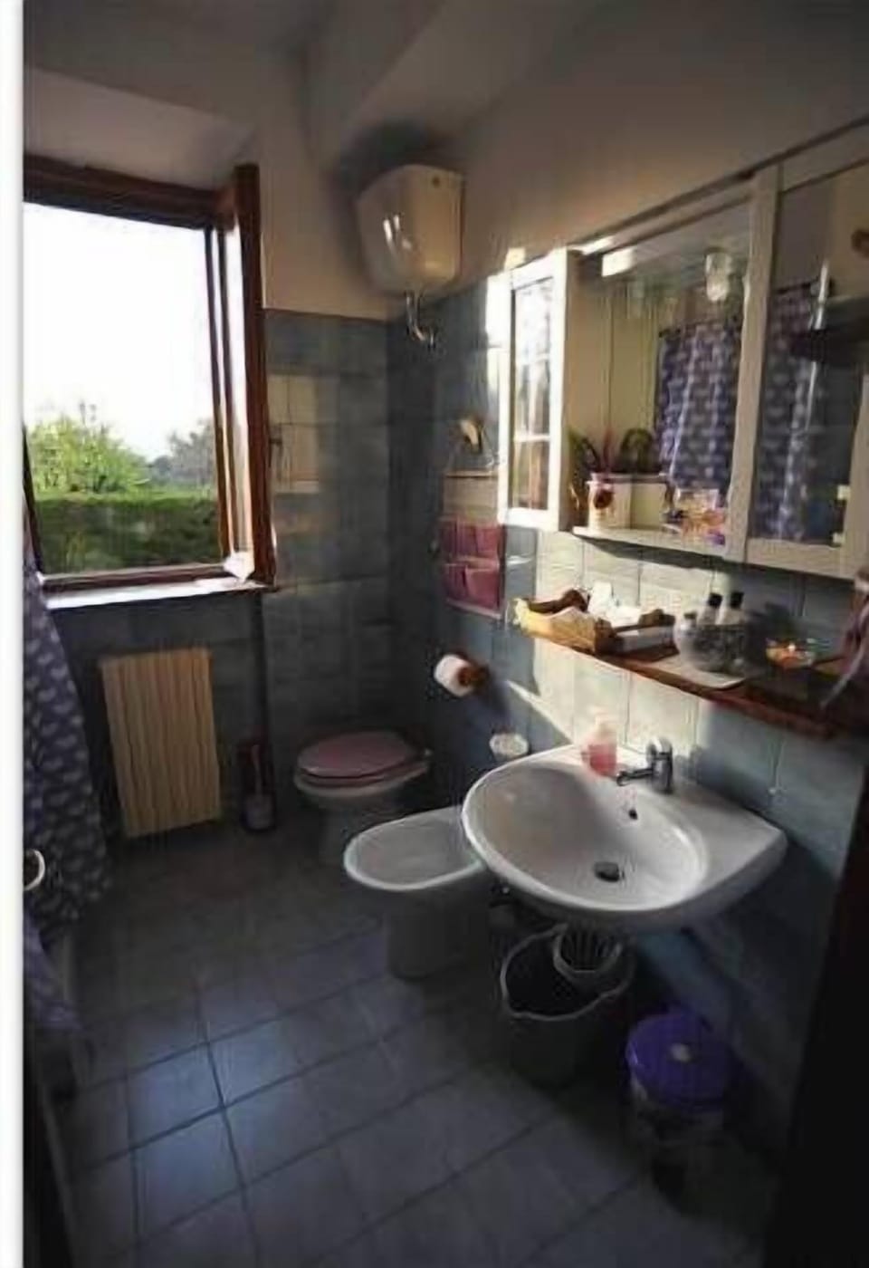 Classic Quadruple Room, Private Bathroom | Bathroom | Shower, free toiletries, hair dryer, slippers