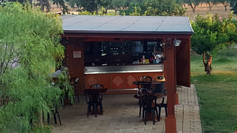 Poolside bar