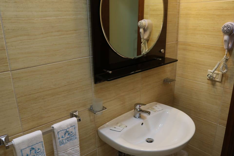 Family Room | Soundproofing, cribs/infant beds, free WiFi, bed sheets