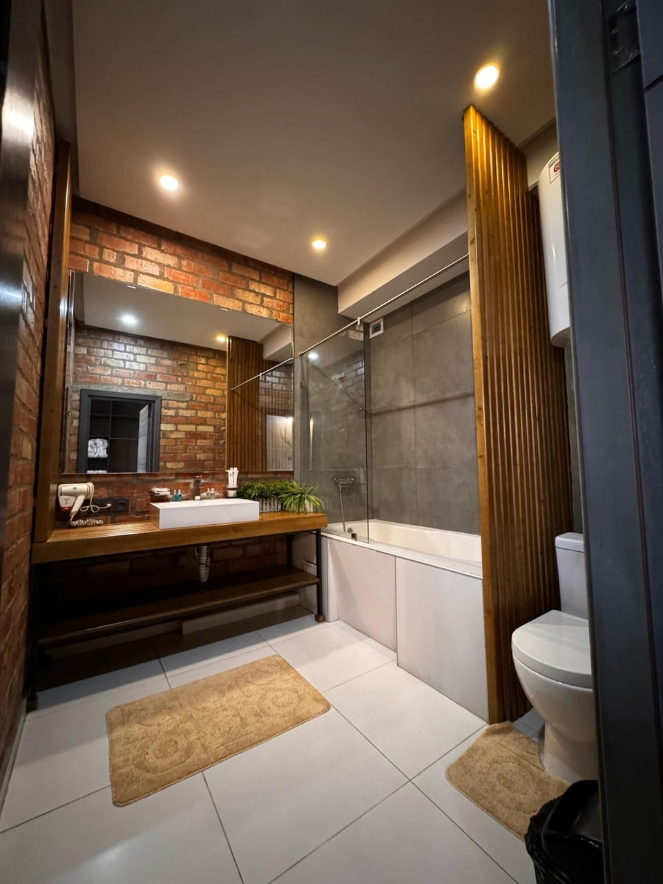 Luxury Suite | Premium bedding, down comforters, minibar, in-room safe