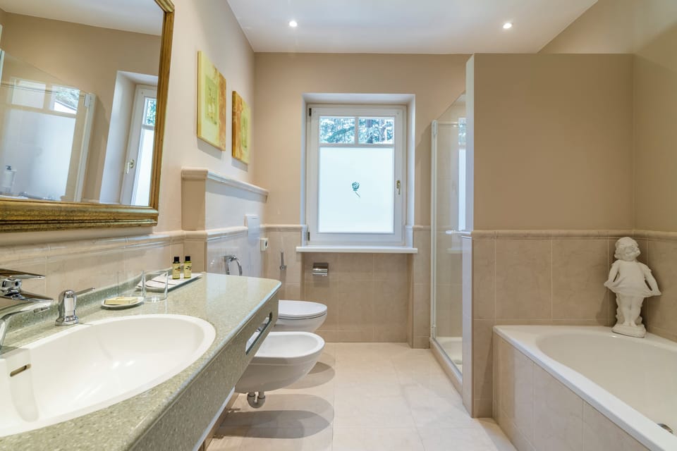 Superior Double Room | Bathroom | Free toiletries, hair dryer, bathrobes, slippers