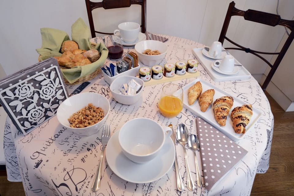 Daily buffet breakfast for a fee