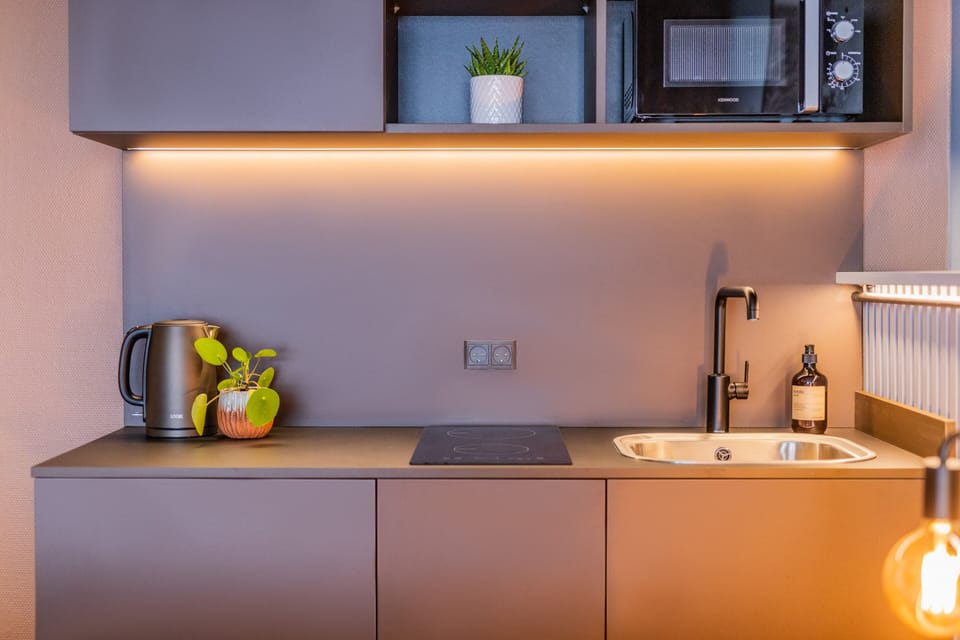 Studio, Kitchenette | Hypo-allergenic bedding, desk, laptop workspace, blackout drapes