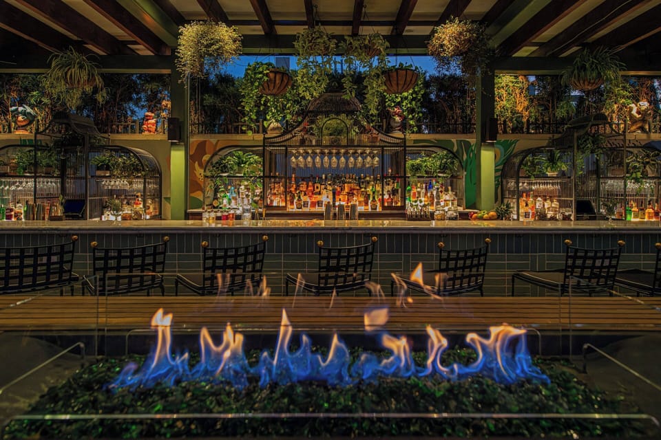 3 bars/lounges, cocktail bar, rooftop bar