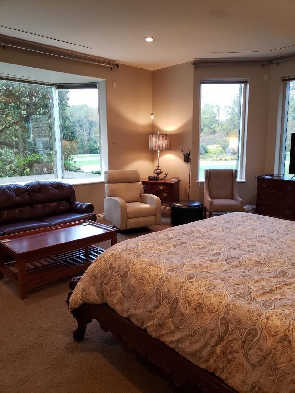 Individually decorated, individually furnished, desk, laptop workspace