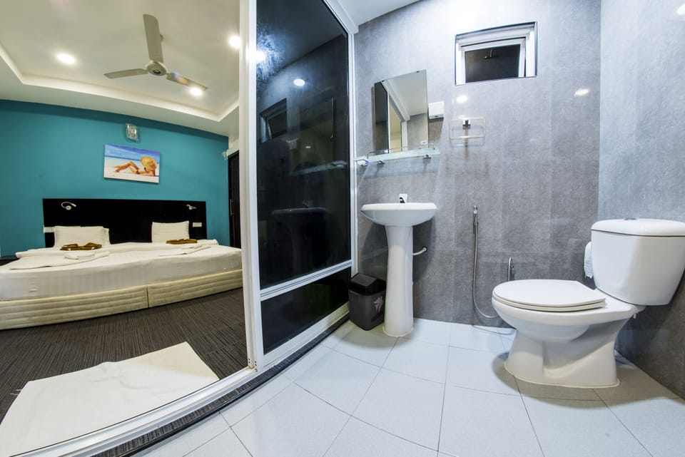 Shower, free toiletries, towels, soap