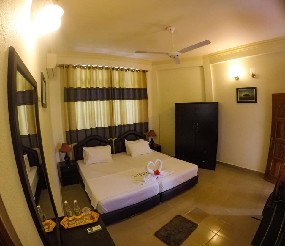 1 bedroom, in-room safe, desk, rollaway beds